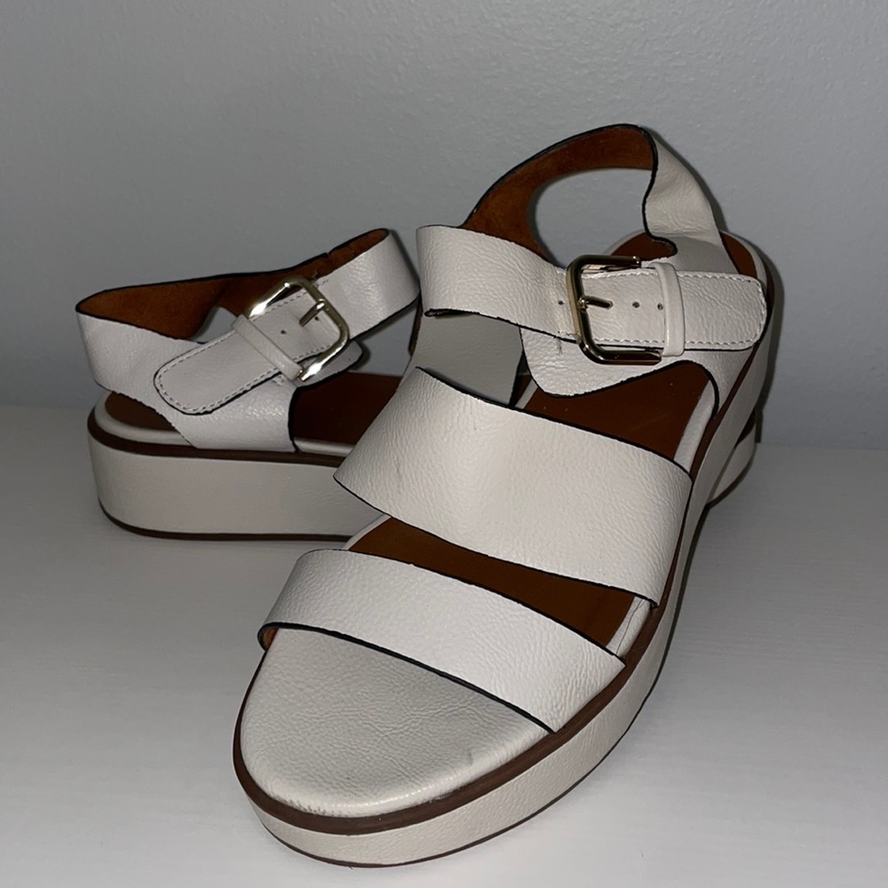 NATURALIZER WHITE PLATFORM SANDALS